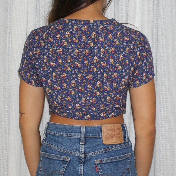 American Eagle - Crop Front-Tie Top & Shorts 2-Piece Set | Small | Dainty Floral - Picture 7 of 8